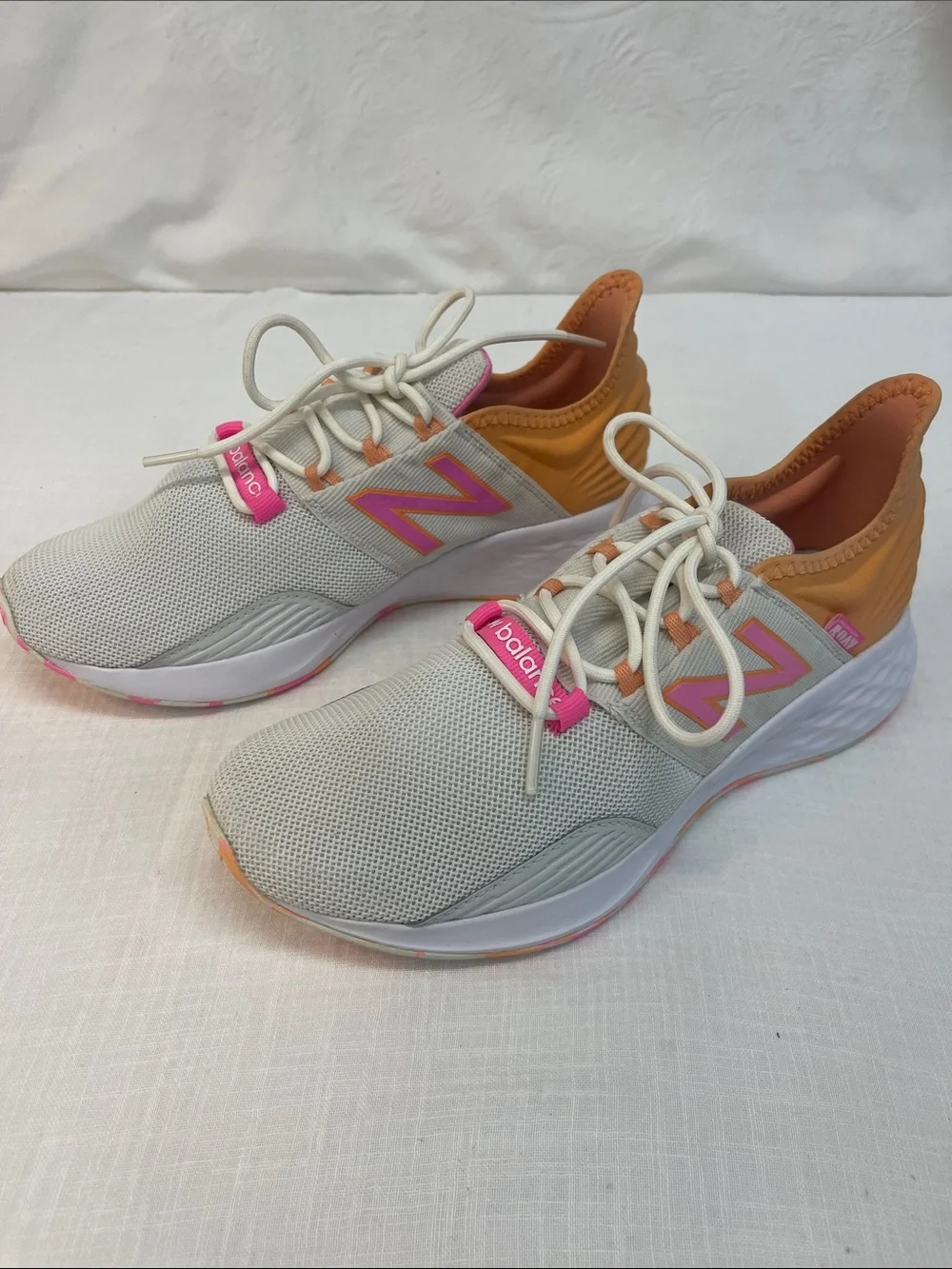 New Balance Women’s fresh foam Roav nimbus cloud in peach and hot pink size 6